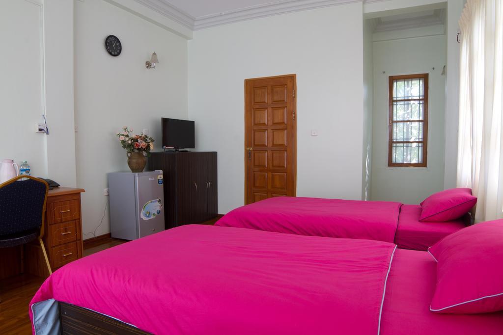 Majesty Hotel Yangon Room photo