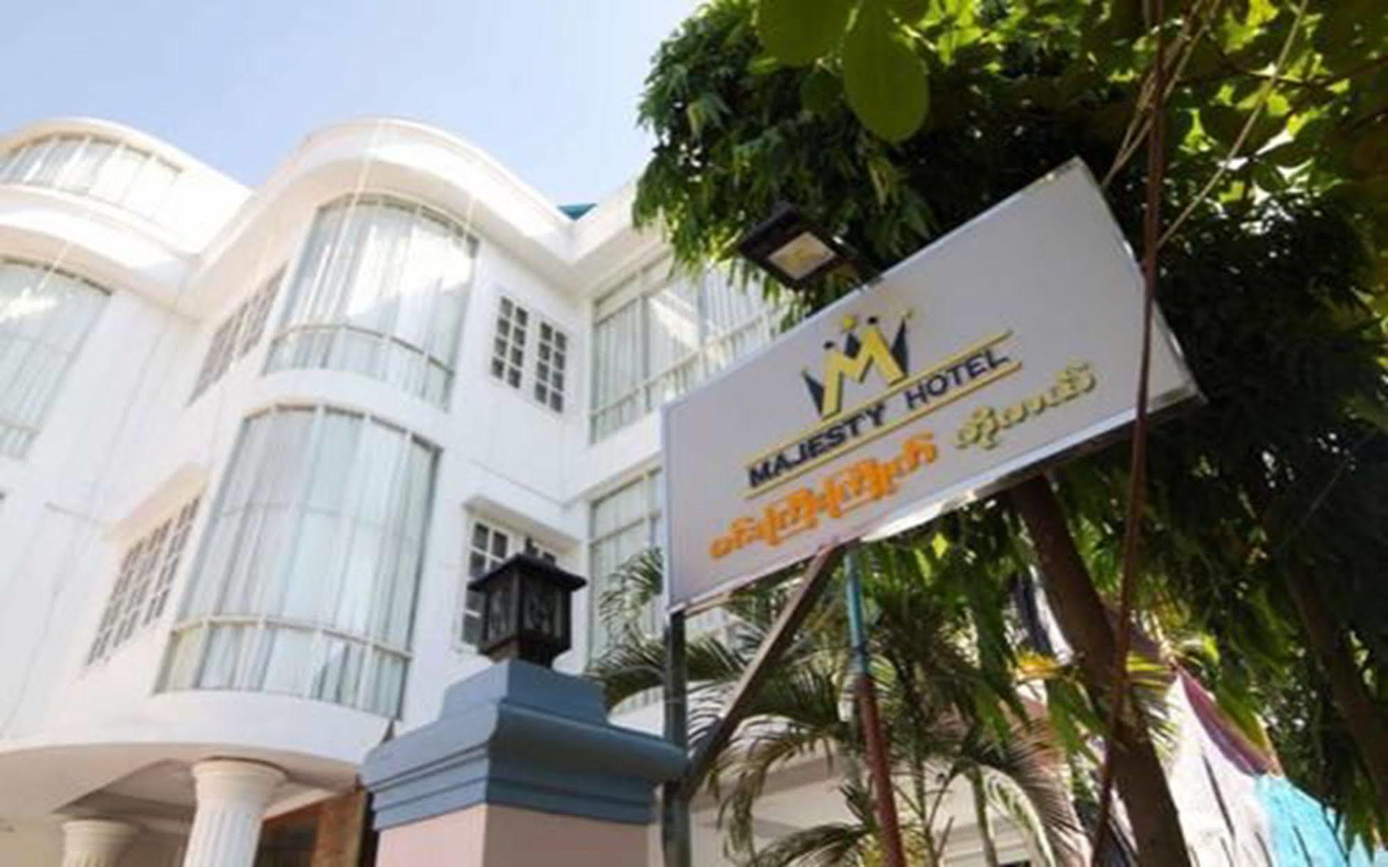 Majesty Hotel Yangon Exterior photo