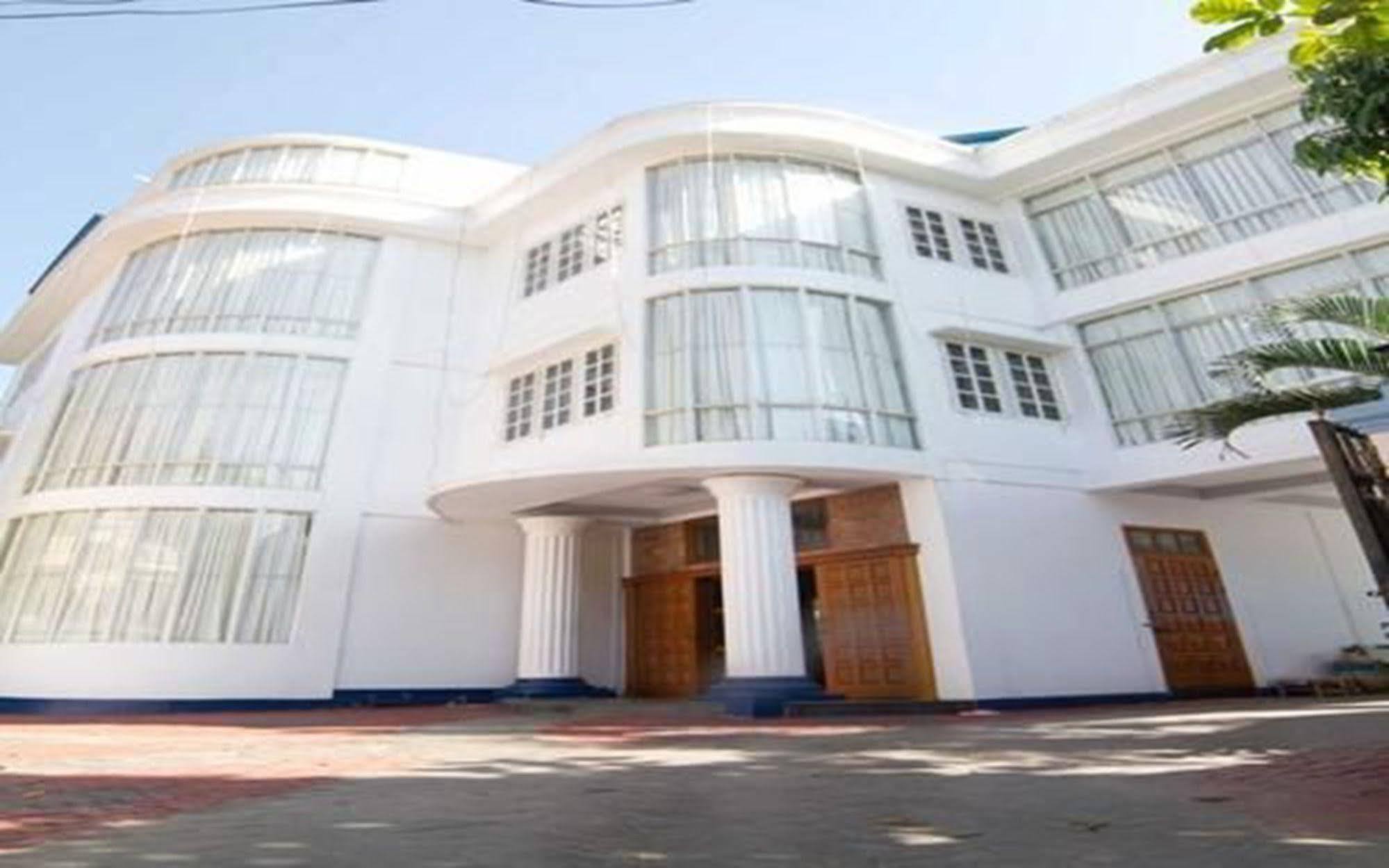 Majesty Hotel Yangon Exterior photo