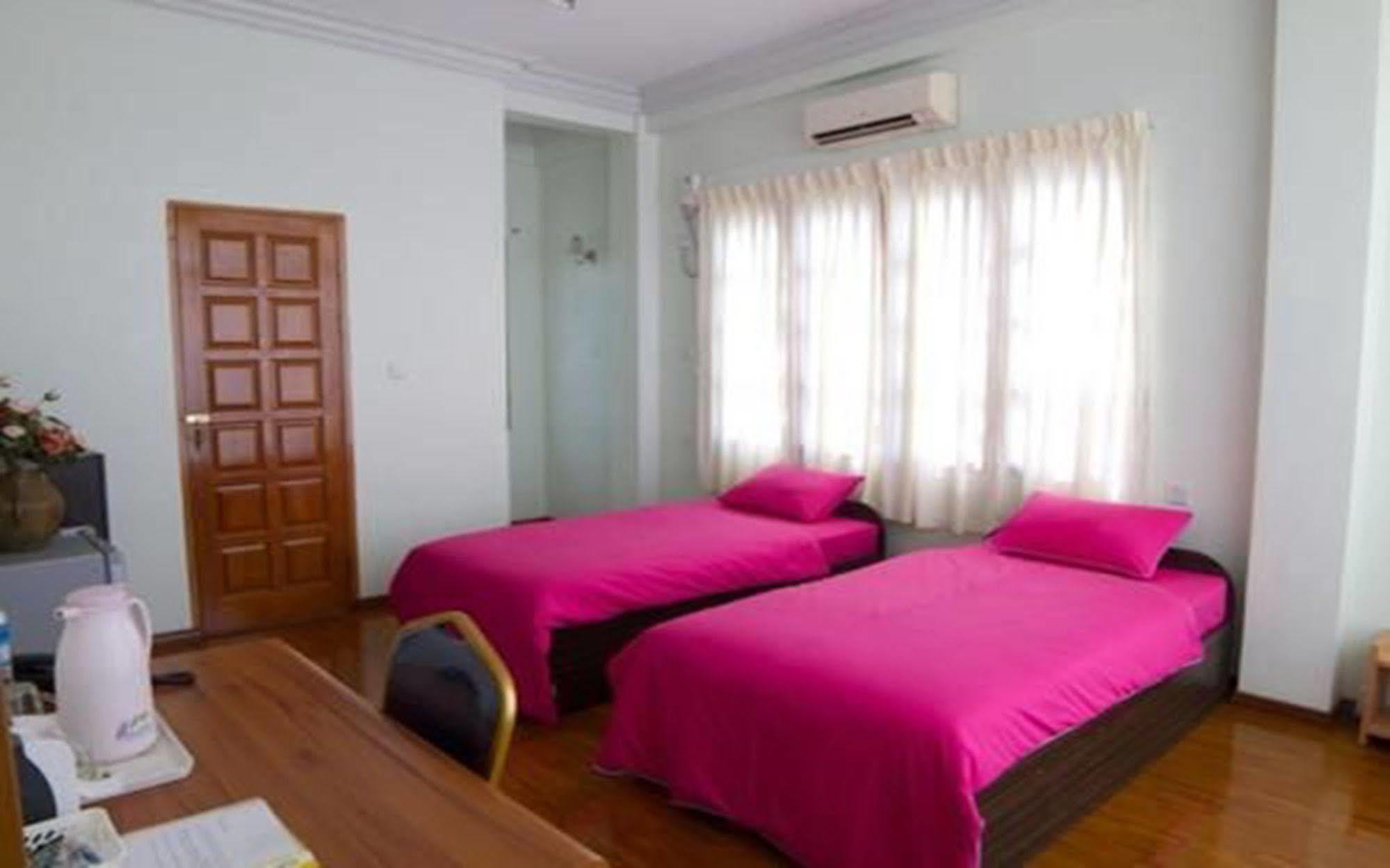 Majesty Hotel Yangon Exterior photo