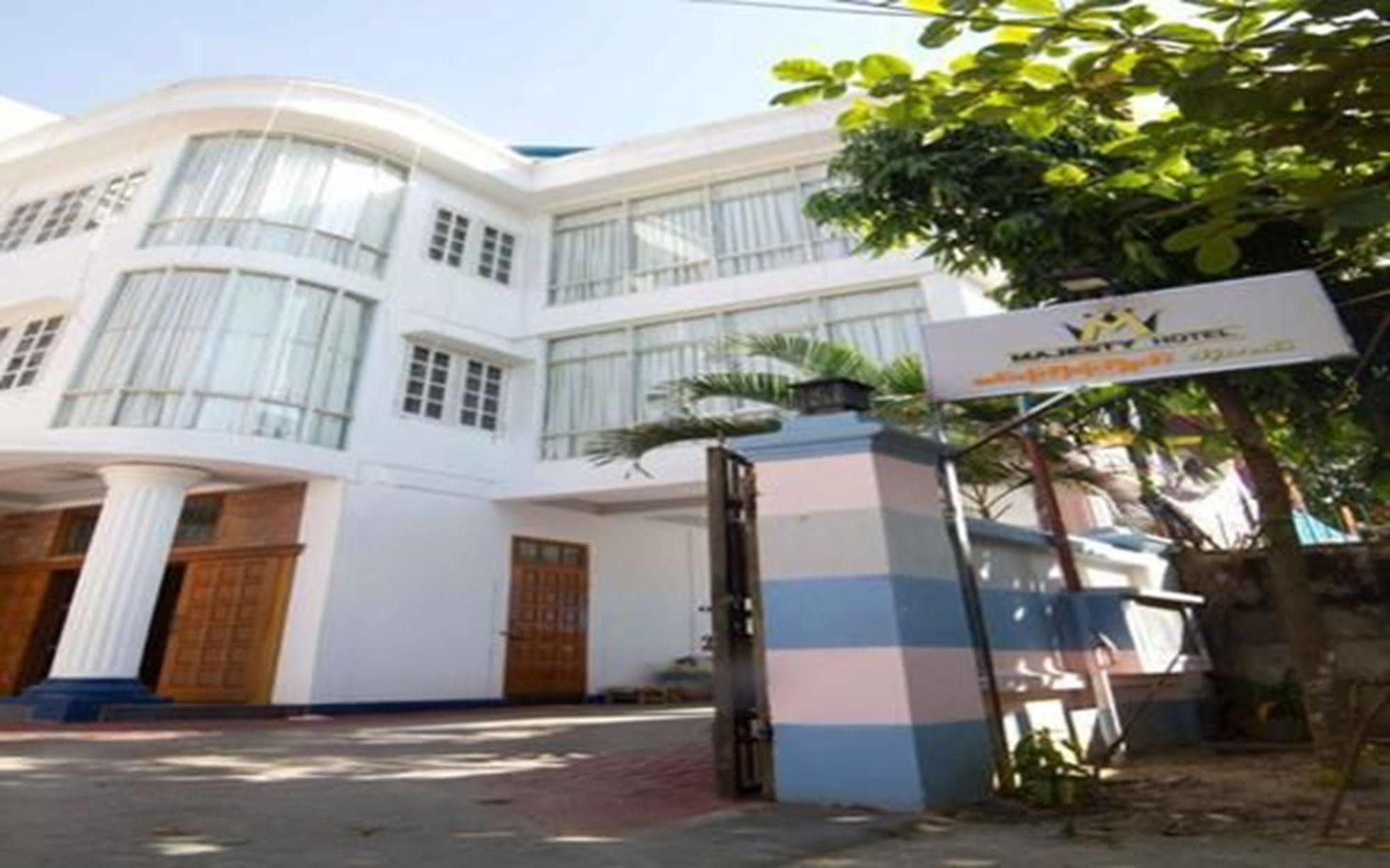 Majesty Hotel Yangon Exterior photo