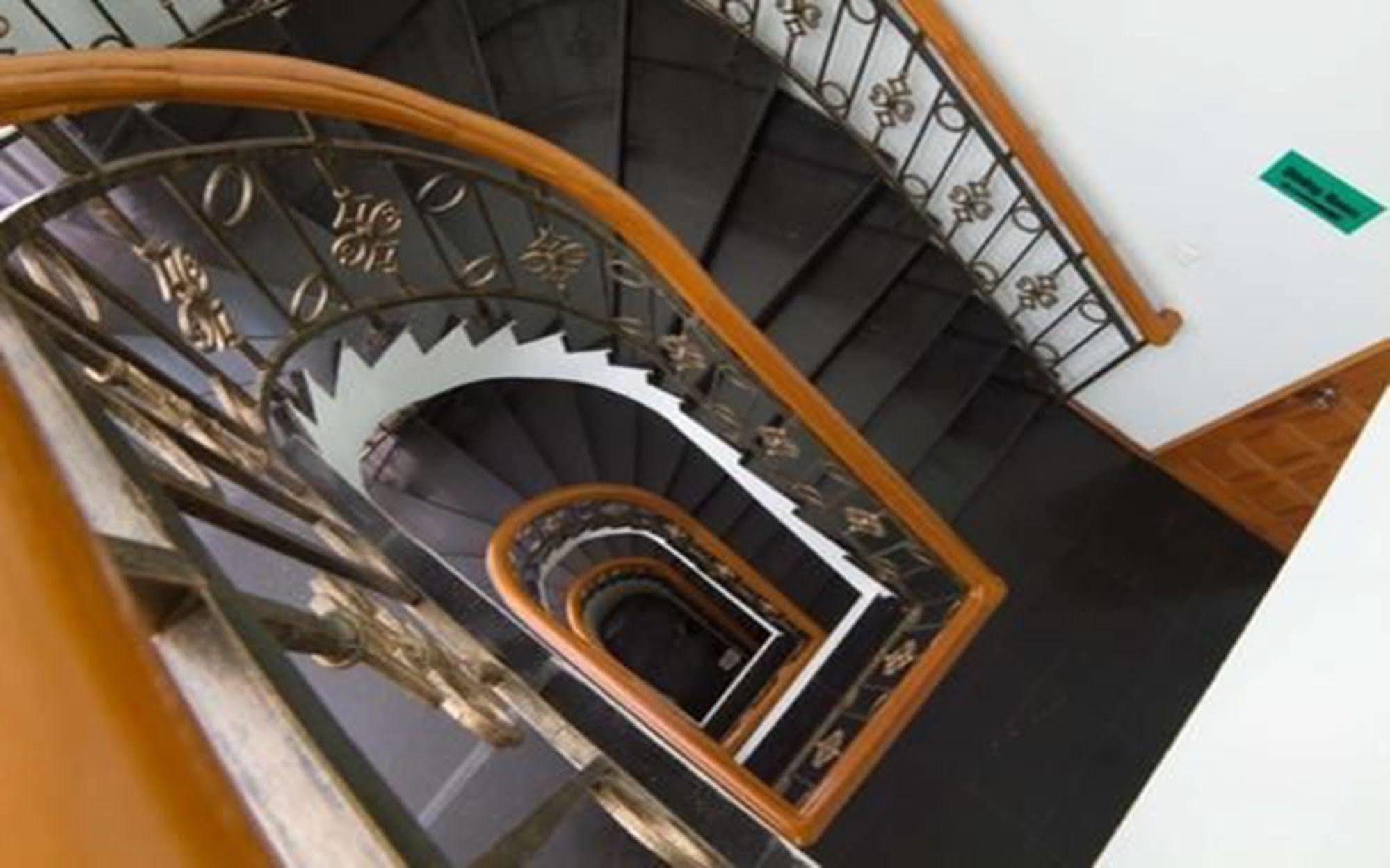 Majesty Hotel Yangon Exterior photo