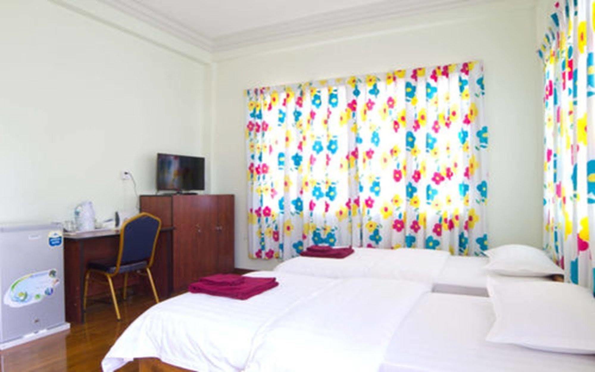 Majesty Hotel Yangon Exterior photo