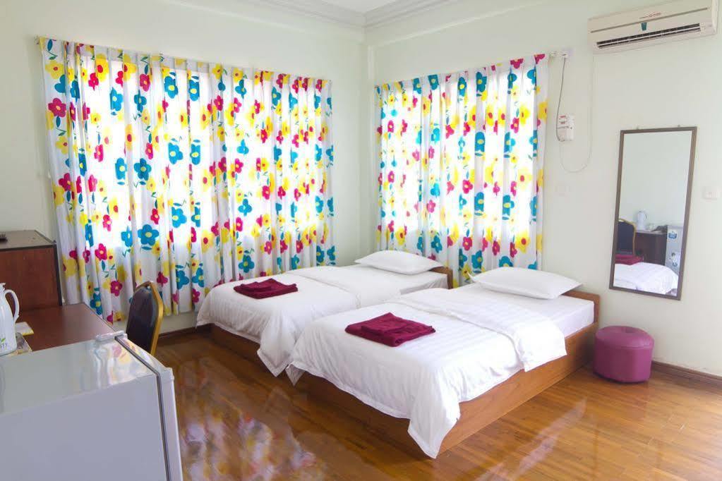 Majesty Hotel Yangon Exterior photo